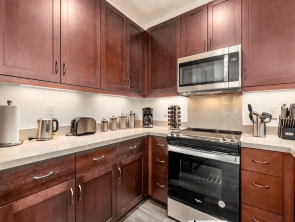 Your Dream Hawaiian Retreat Awaits in Makaha Valley - Luxury 4-Bedroom Home